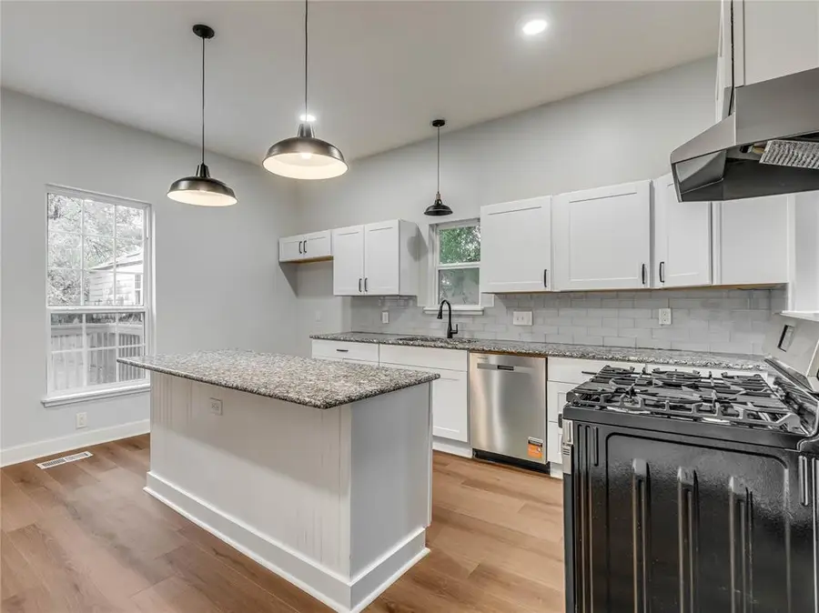 517 E Perkins Avenue, Guthrie, OK 73044 - #2