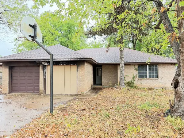 619 W Hillcrest Drive, Mustang, OK 73064