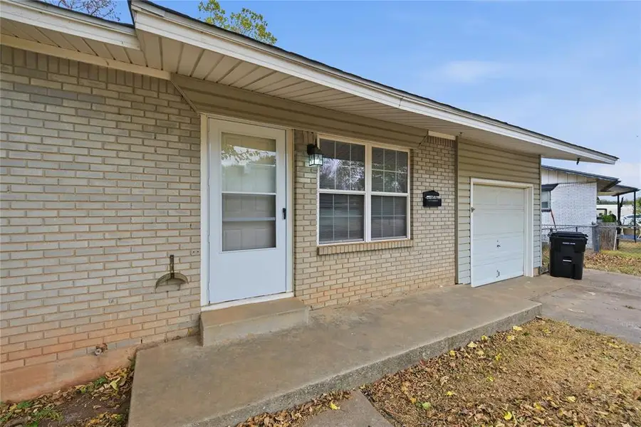2117 Queensbury Road, Moore, OK 73160 - #3