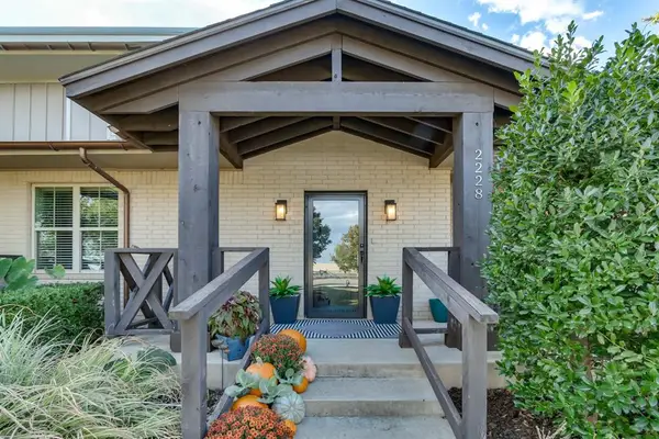 2228 Vineyard Boulevard, The Village, OK 73120