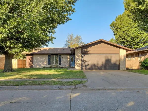 208 N Briarwood Street, Yukon, OK 73099