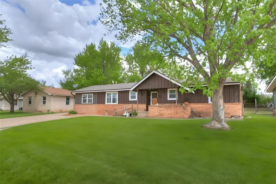 816 Hillcrest Drive, Watonga, OK 73772 - #2