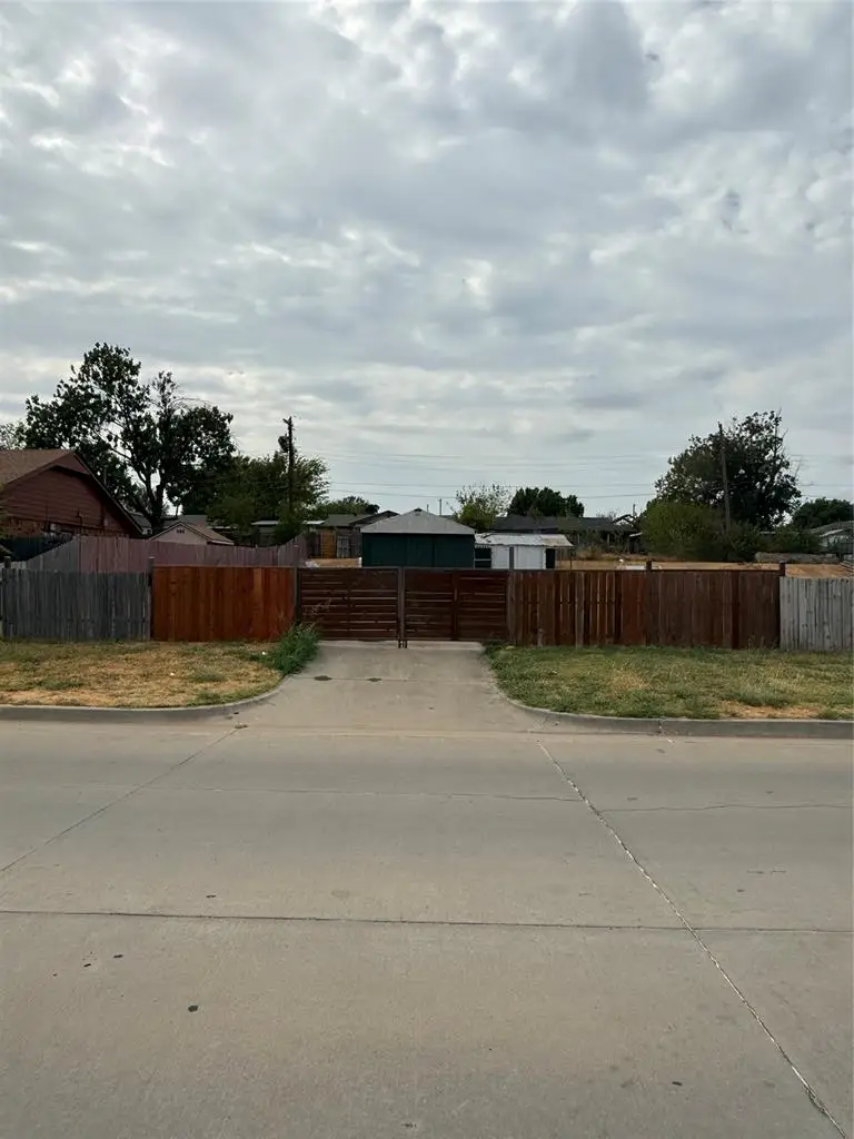 405 N Janeway Avenue, Moore, OK 73160 - #2