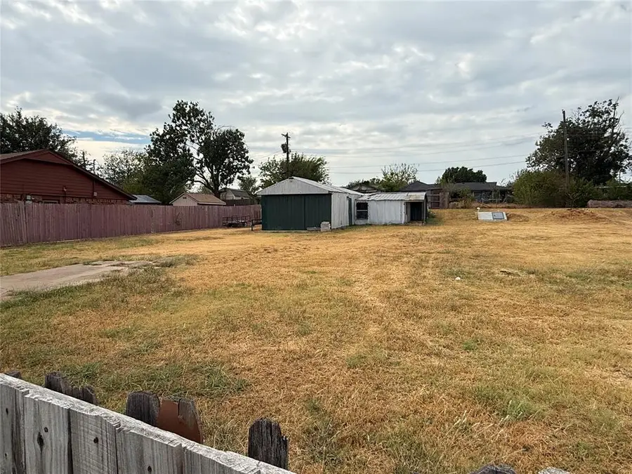405 N Janeway Avenue, Moore, OK 73160 - #3