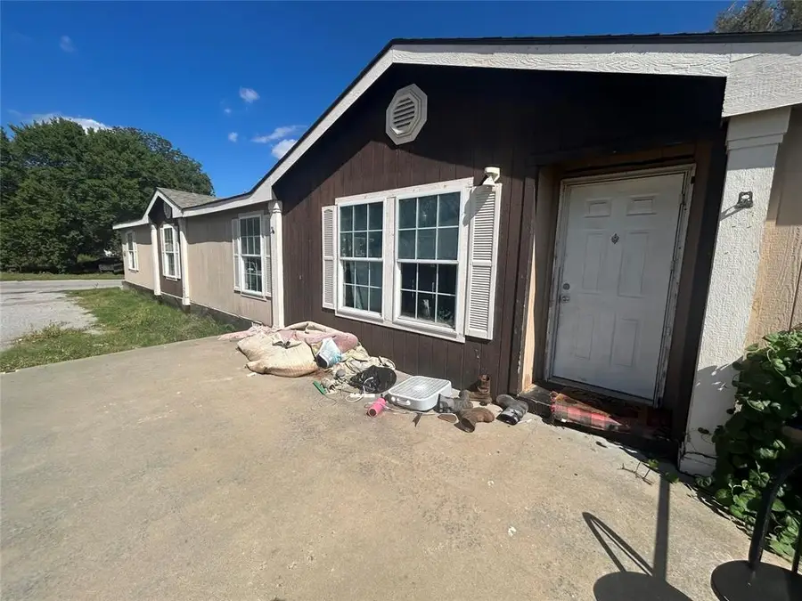 202 S Cedar Avenue, Erick, OK 73645 - #2