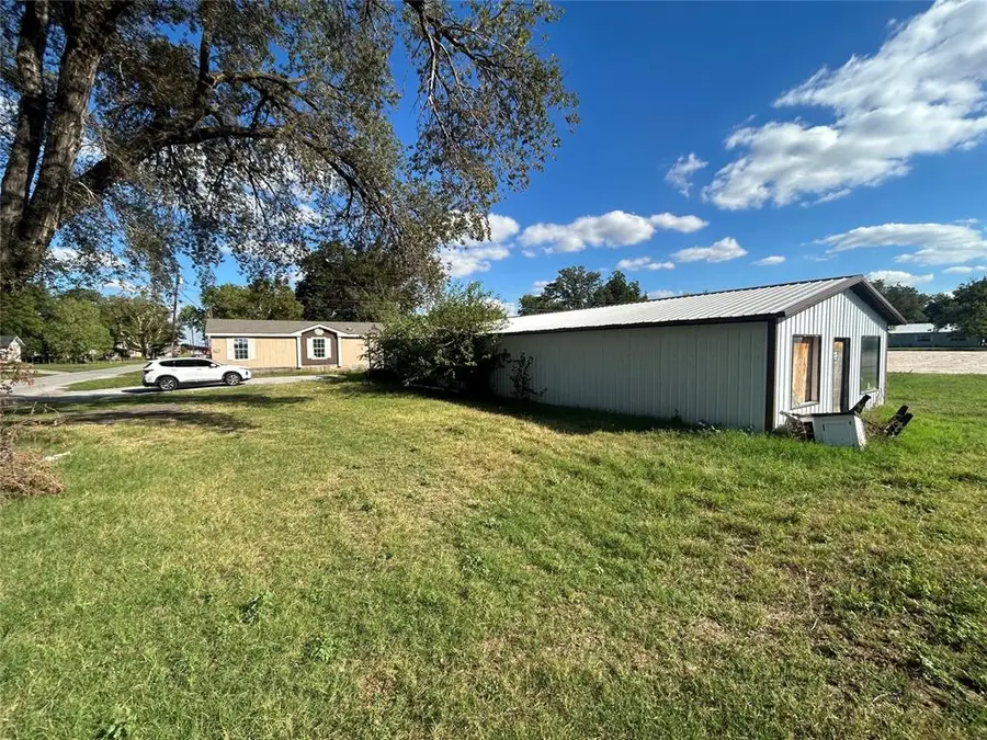 202 S Cedar Avenue, Erick, OK 73645 - #3
