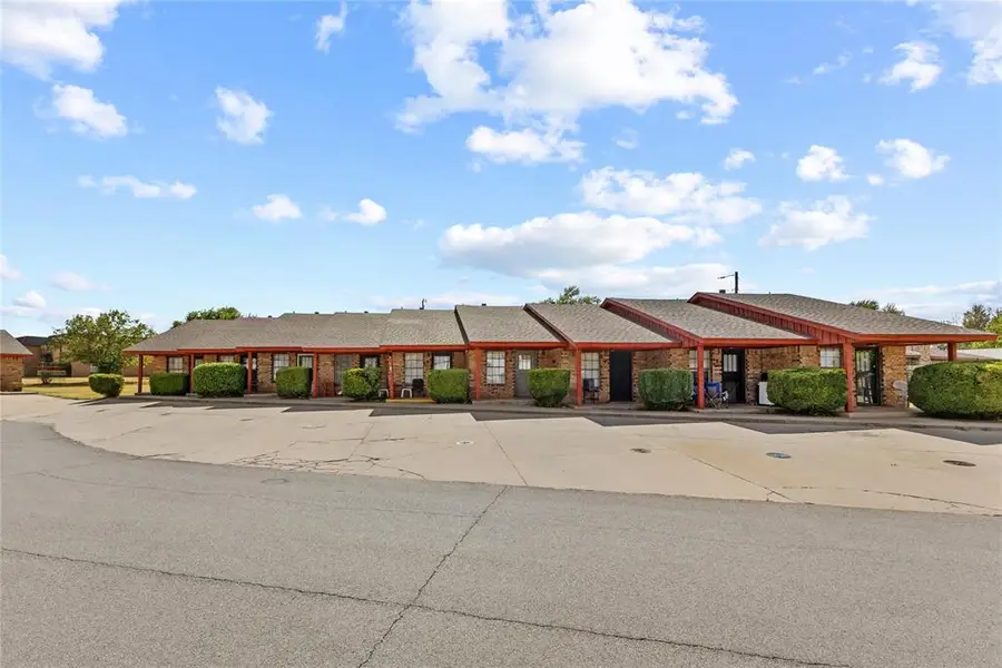 404 S 23rd Street, Clinton, OK 73601 - #2