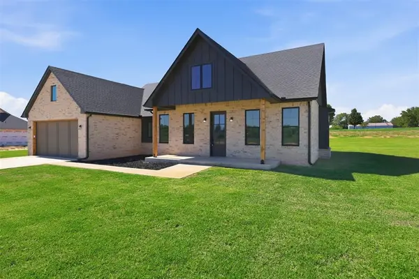 2153 Providence Way, Crescent, OK 73028
