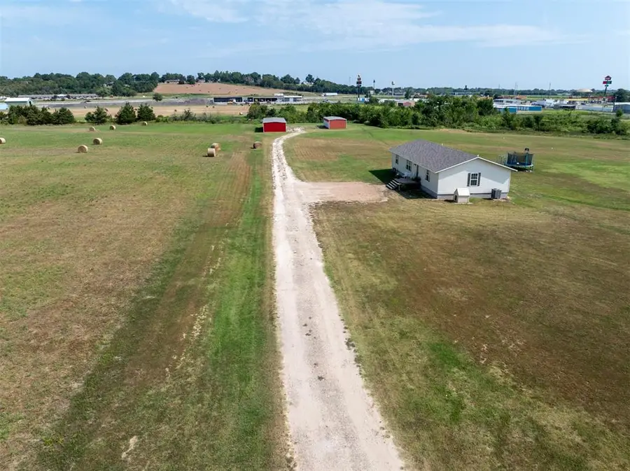 208 W Hollie Road, Okemah, OK 74859 - #2
