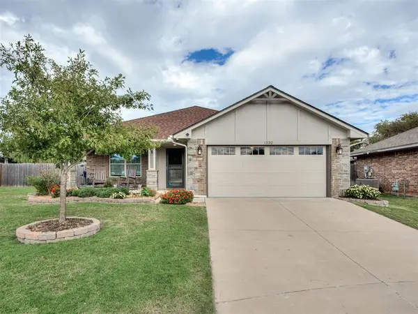 1232 Hickory Creek Drive, Yukon, OK 73099