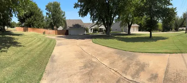 1611 E Coffee Creek Road, Edmond, OK 73034-5804