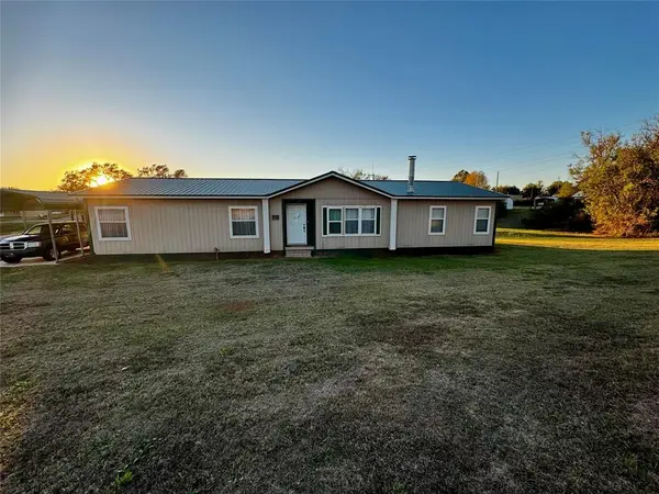 260 S Schley Avenue, Leedey, OK 73654