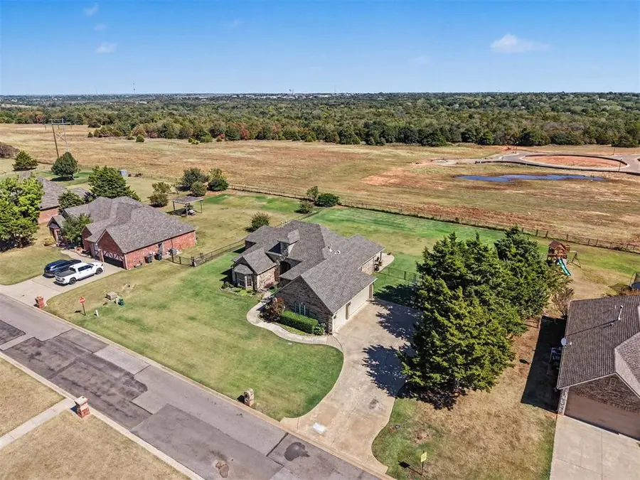 8606 Venezia Lane, Edmond, OK 73034 - #2