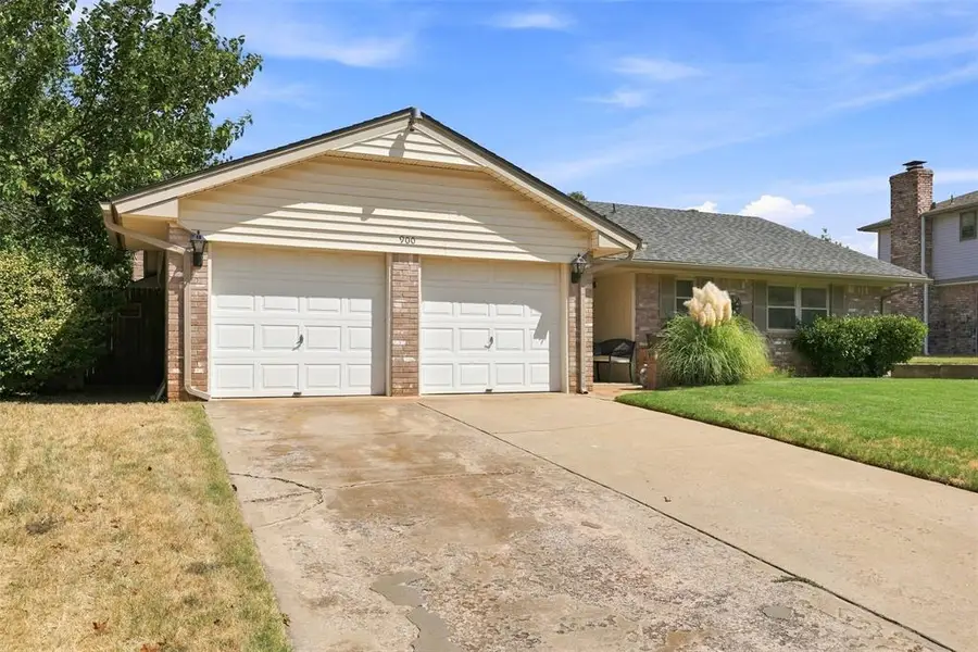 900 John F Kroutil Drive, Yukon, OK 73099 - #2