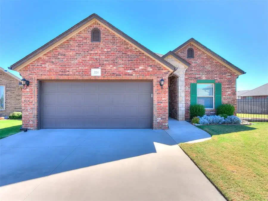 324 Golden Leaf Court, Moore, OK 73160 - #3