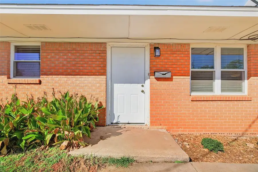 501 S Galena Avenue, Geary, OK 73040 - #2