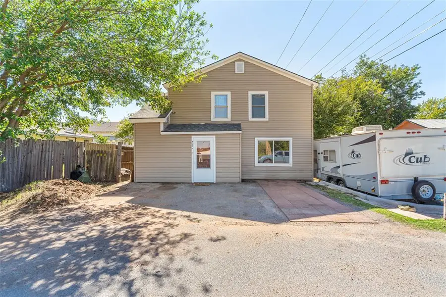 810 Prairie Chief Avenue, Clinton, OK 73601 - #2