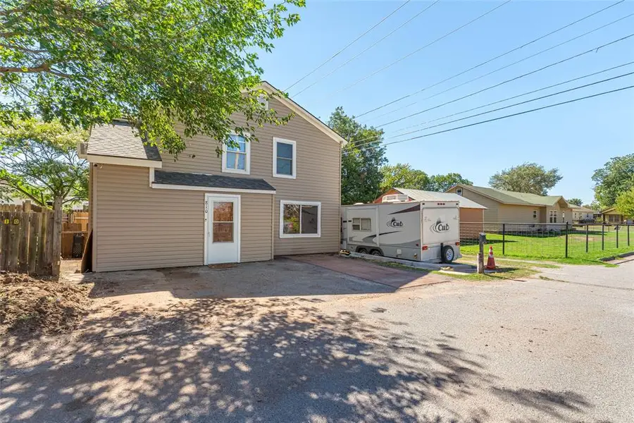 810 Prairie Chief Avenue, Clinton, OK 73601 - #3