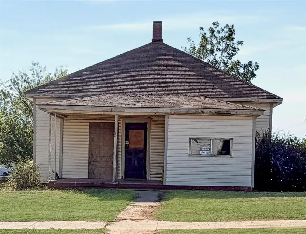 409 N 6th Street, Sayre, OK 73662 - #1