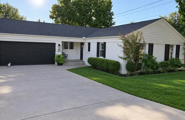 1201 Glenbrook Terrace, Nichols Hills, OK 73116
