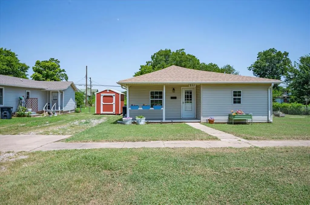 211 E 2nd Street, Stroud, OK 74079 - #1