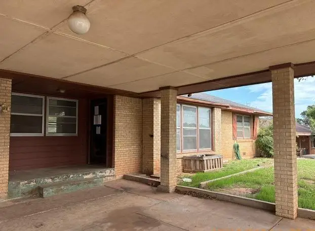 1117 Lee Avenue, Clinton, OK 73601 - #1