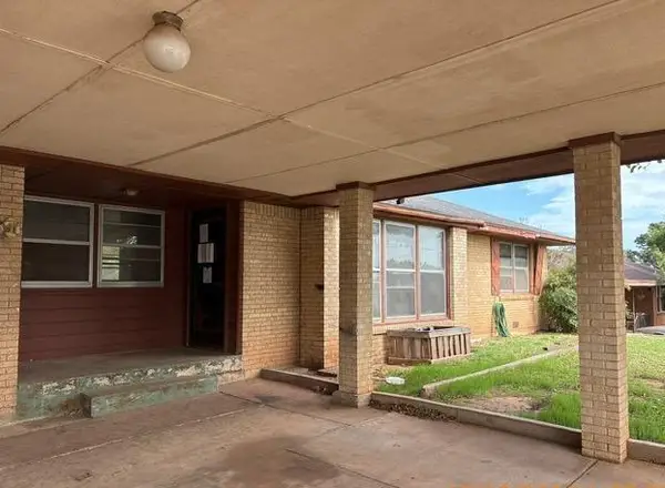 1117 Lee Avenue, Clinton, OK 73601