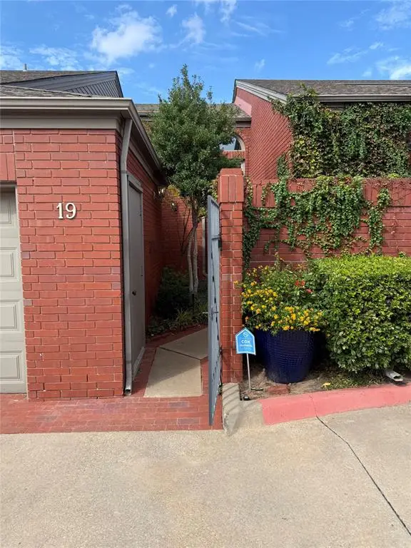2825 NW Grand Boulevard #19, Nichols Hills, OK 73116 - #2