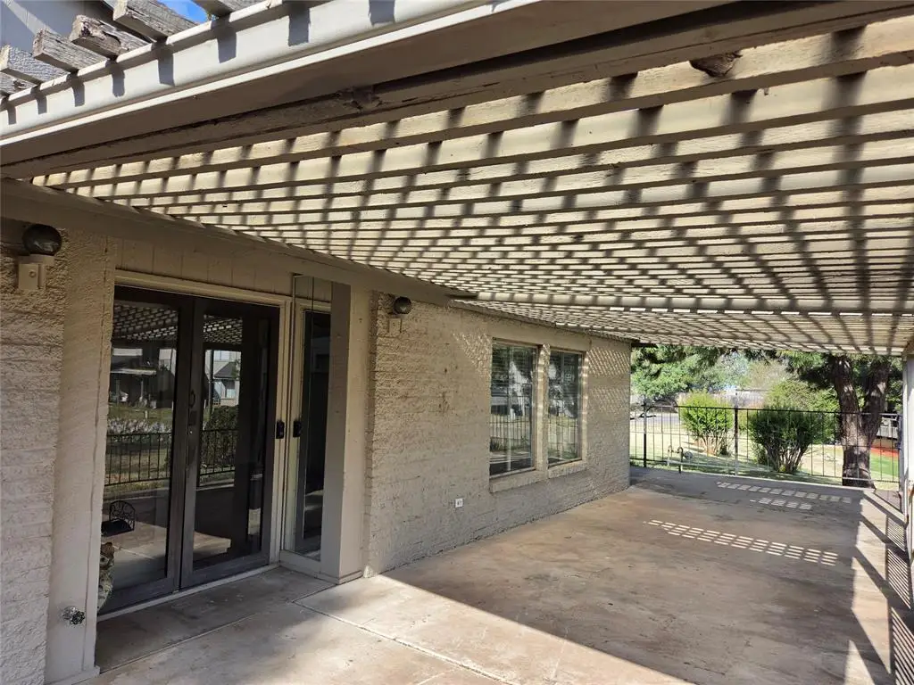 9915 Hefner Village Place, Oklahoma City, OK 73162 - #1