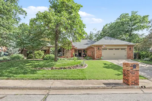 2212 Coachlight Drive, Edmond, OK 73013