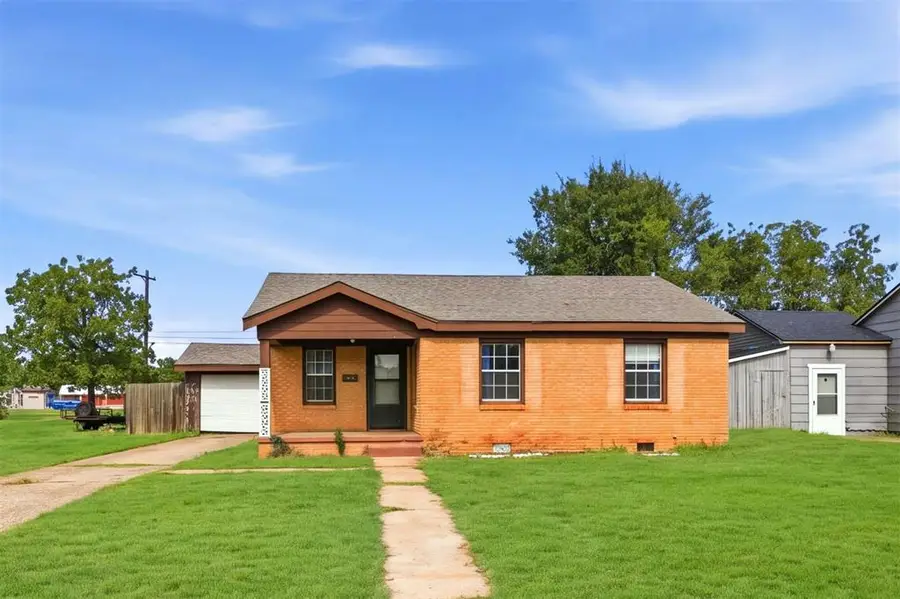 1021 E Walnut Street, Altus, OK 73521 - #3