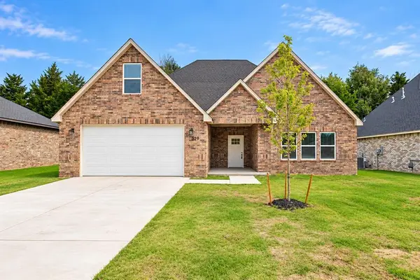 229 E Abbot Lane, Mustang, OK 73064