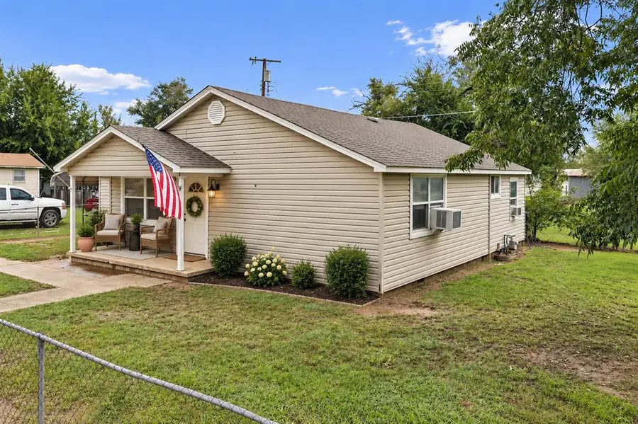 406 S Maple Street, Davis, OK 73030 - #2