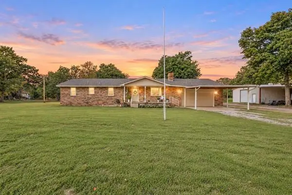 12925 Lakeroad Drive, McLoud, OK 74851