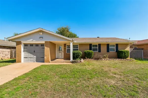 220 S Silver Drive, Mustang, OK 73064