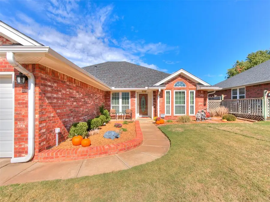 10509 Foxhorn Circle, Midwest City, OK 73130 - #2