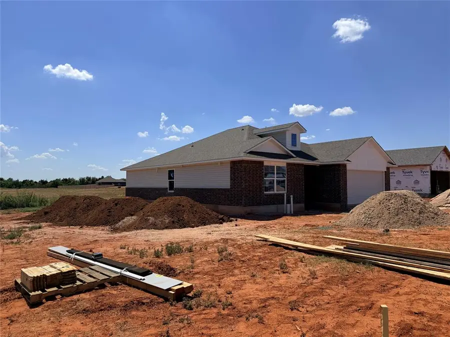 1124 E Stallion Lane, Mustang, OK 73064 - #2