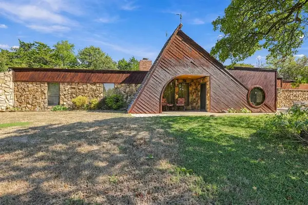 10430 E Apple Valley Road, Oklahoma City, OK 73151
