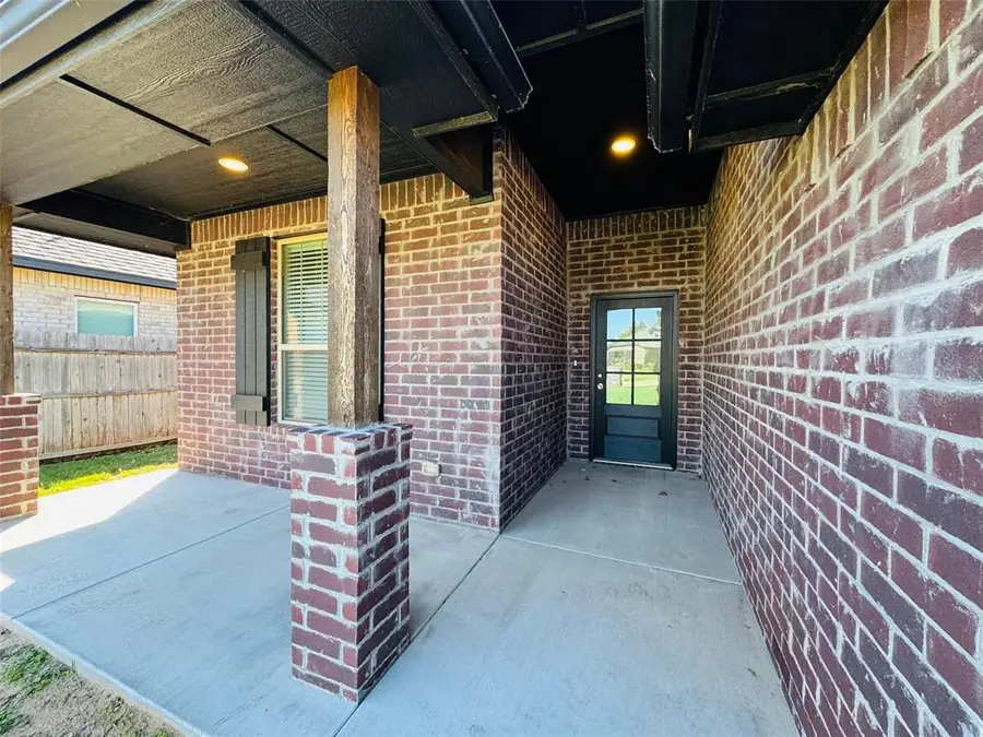 640 E Barajas Terrace, Mustang, OK 73064 - #2