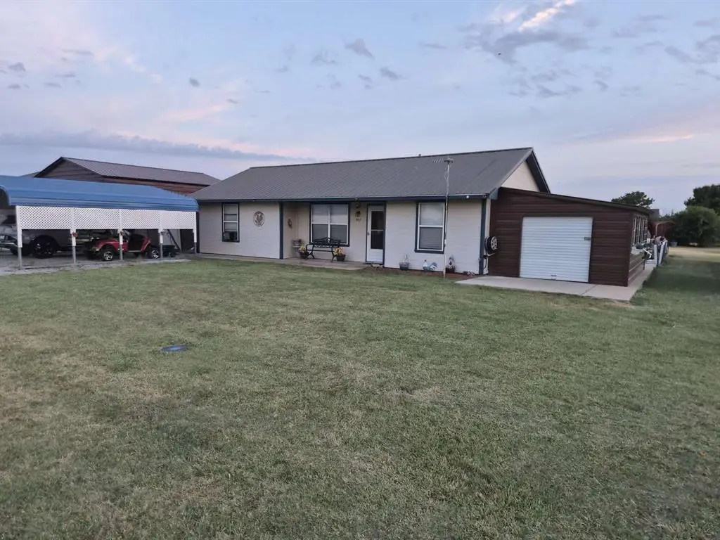 907 4th Street, Chattanooga, OK 73528 - #1