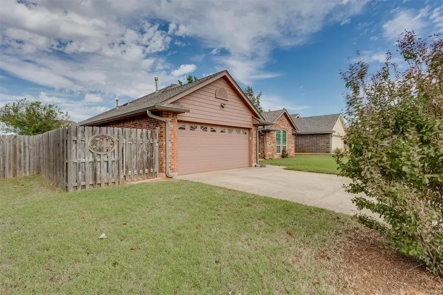 421 E Magnolia Terrace, Mustang, OK 73064 - #2