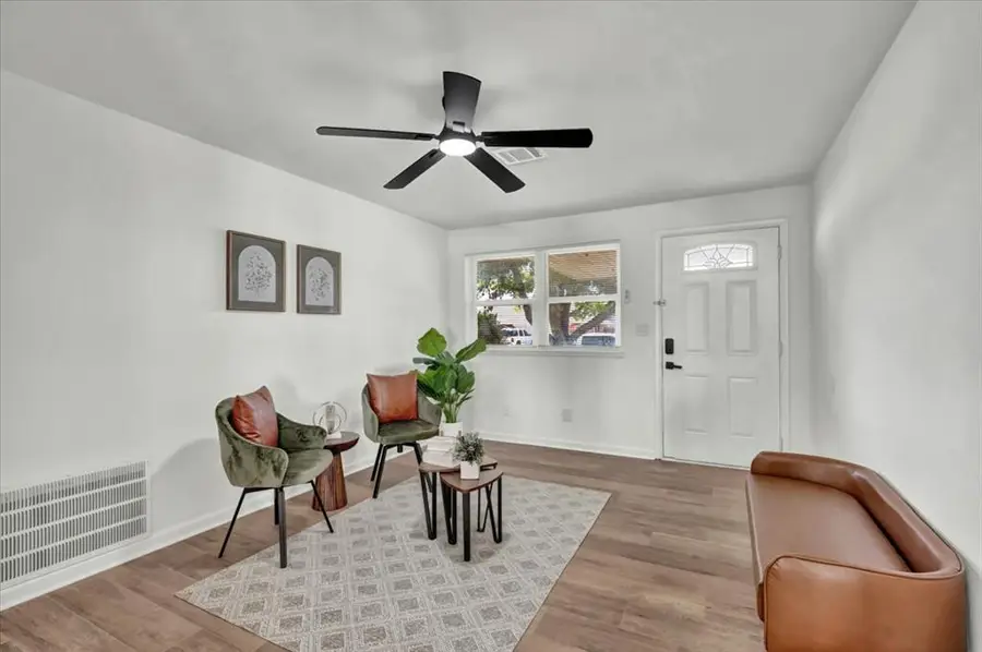 125 SW 6th Street, Moore, OK 73160 - #3