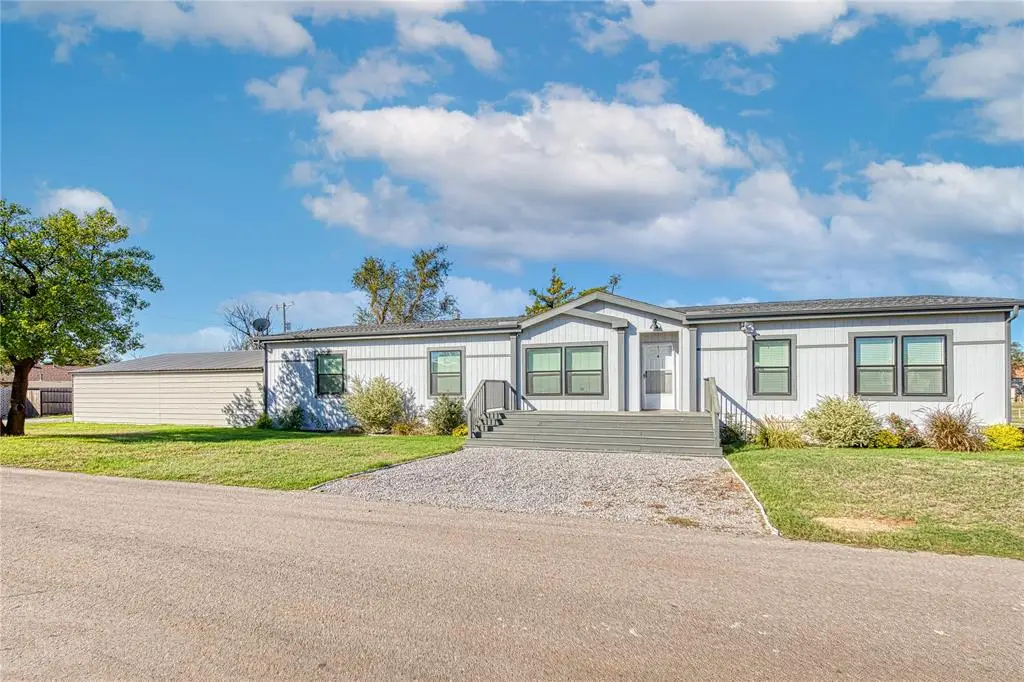 600 S Evans Avenue, Leedey, OK 73654 - #1