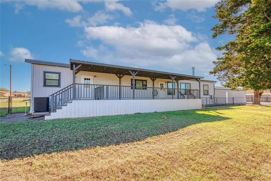 600 S Evans Avenue, Leedey, OK 73654 - #3