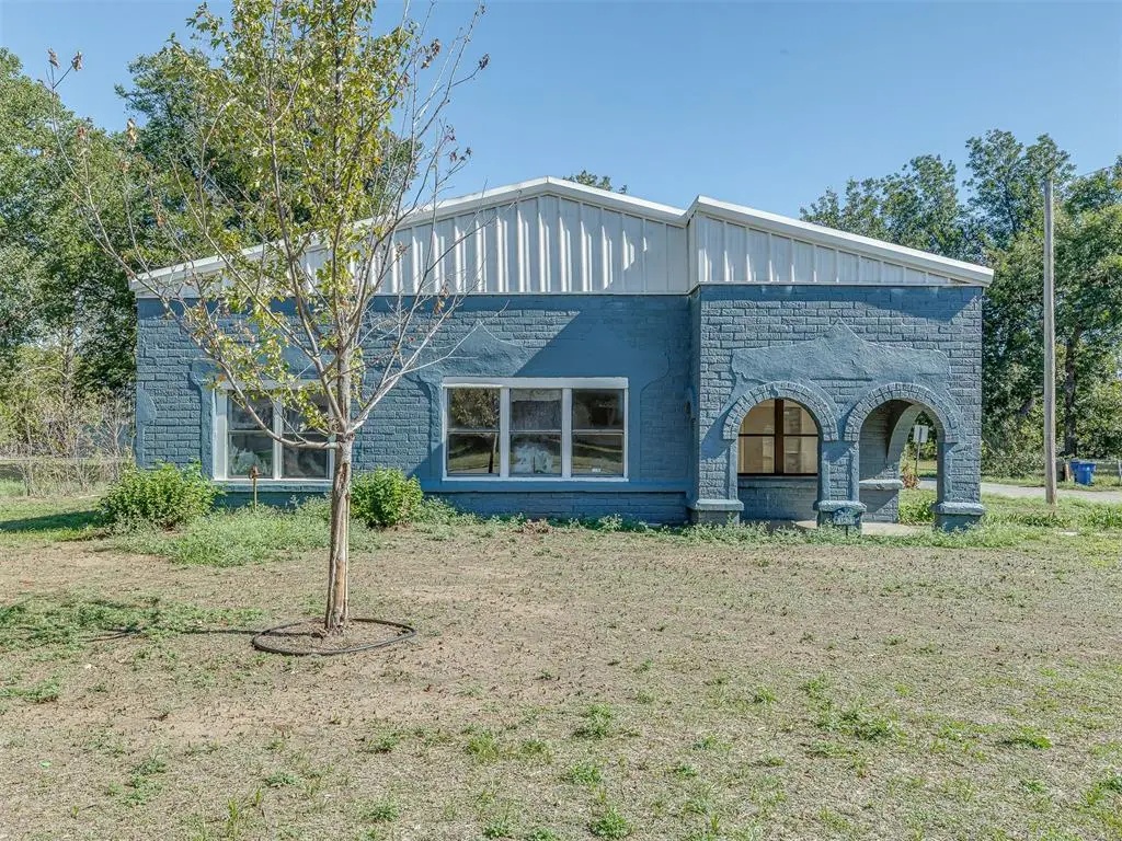 1827 S 20th Street, Chickasha, OK 73018 - #1