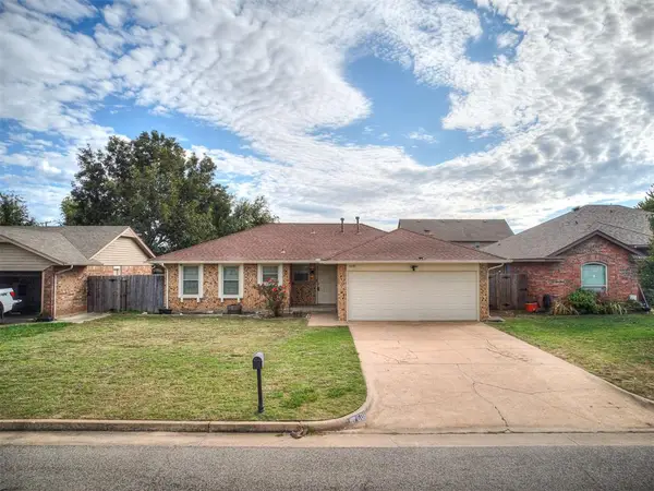 608 Kings Manor Drive, Moore, OK 73160