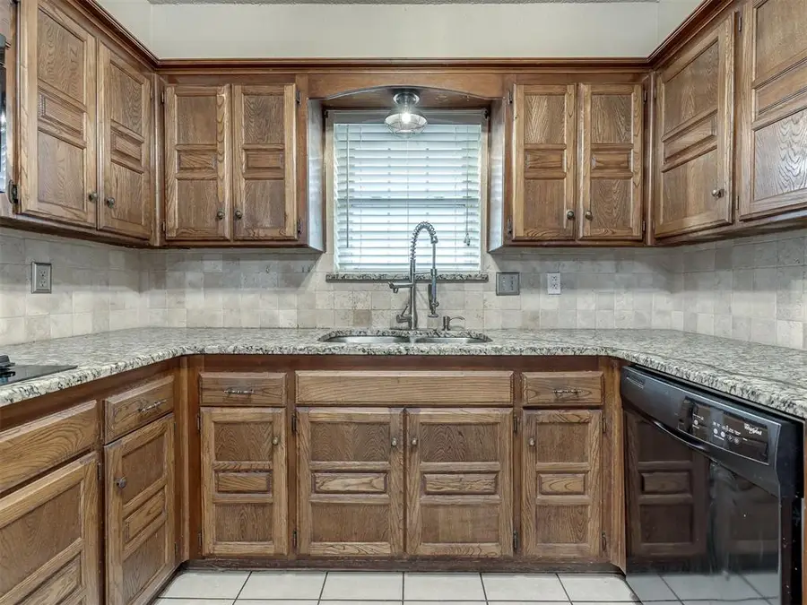 608 Kings Manor Drive, Moore, OK 73160 - #2