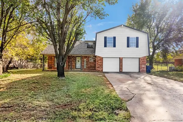 324 E Carson Lane, Mustang, OK 73064