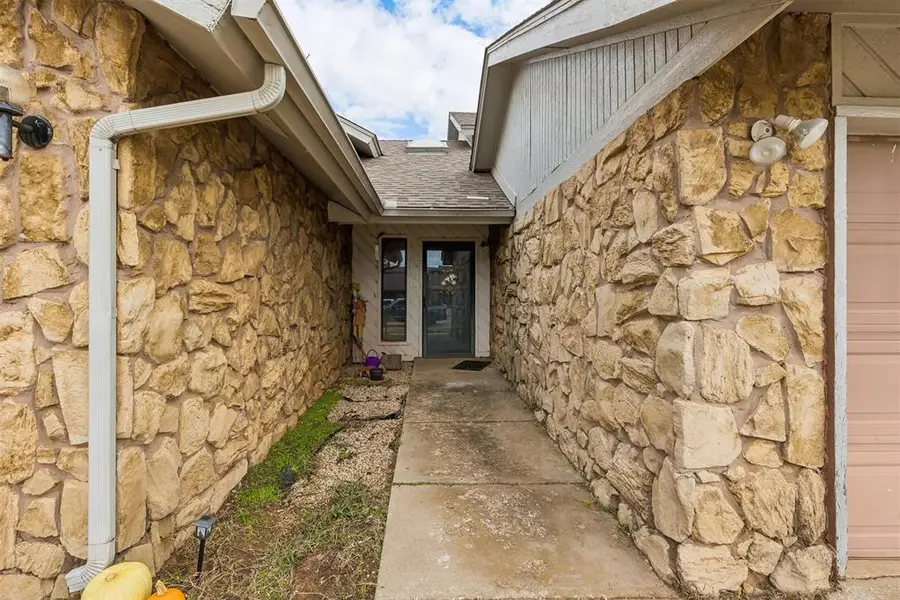 7404 Kings Manor Court, Oklahoma City, OK 73132 - #2