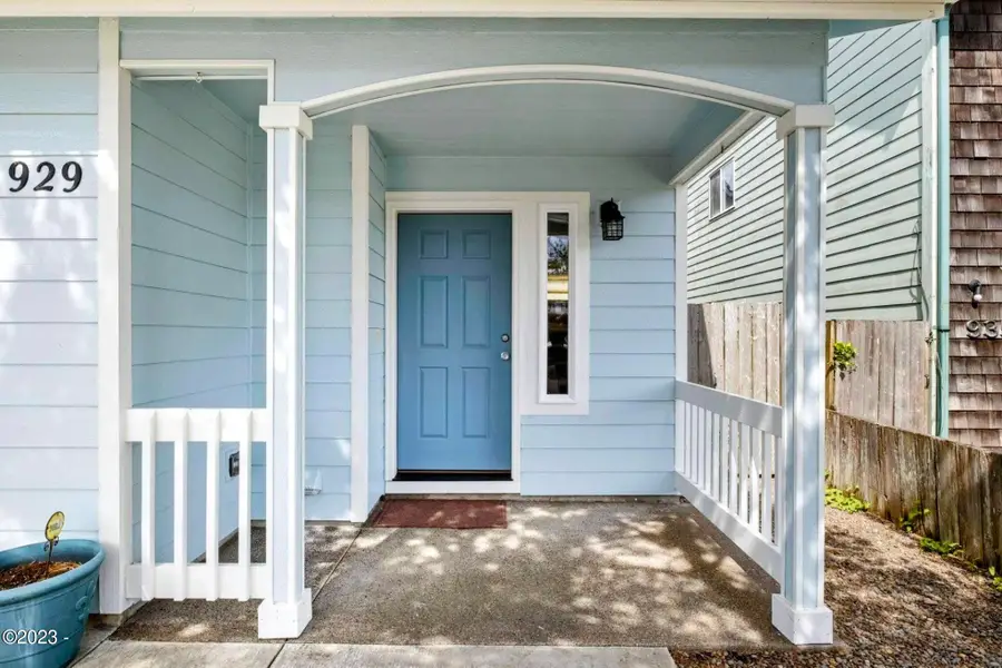 929 NW Spring, Newport, OR 97365 - Image #3